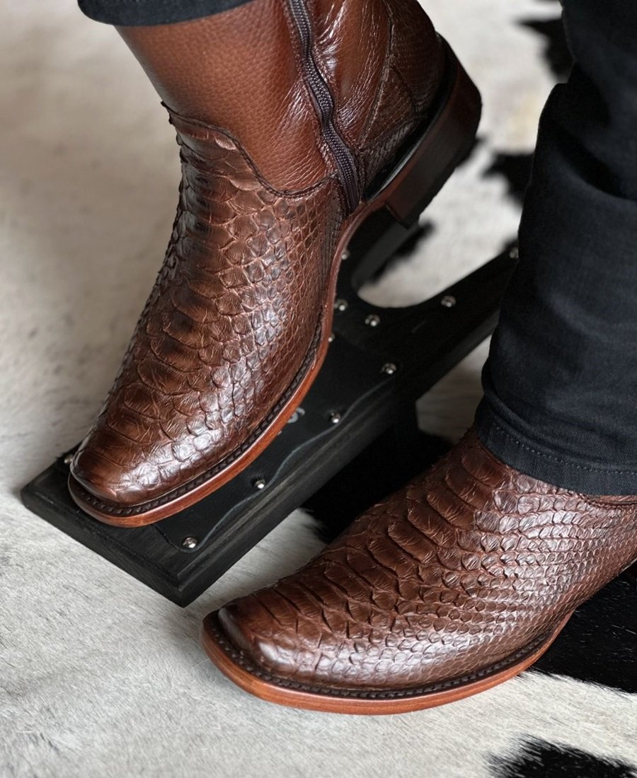 Men's Retro Crocodile-Print Cowboy Boots