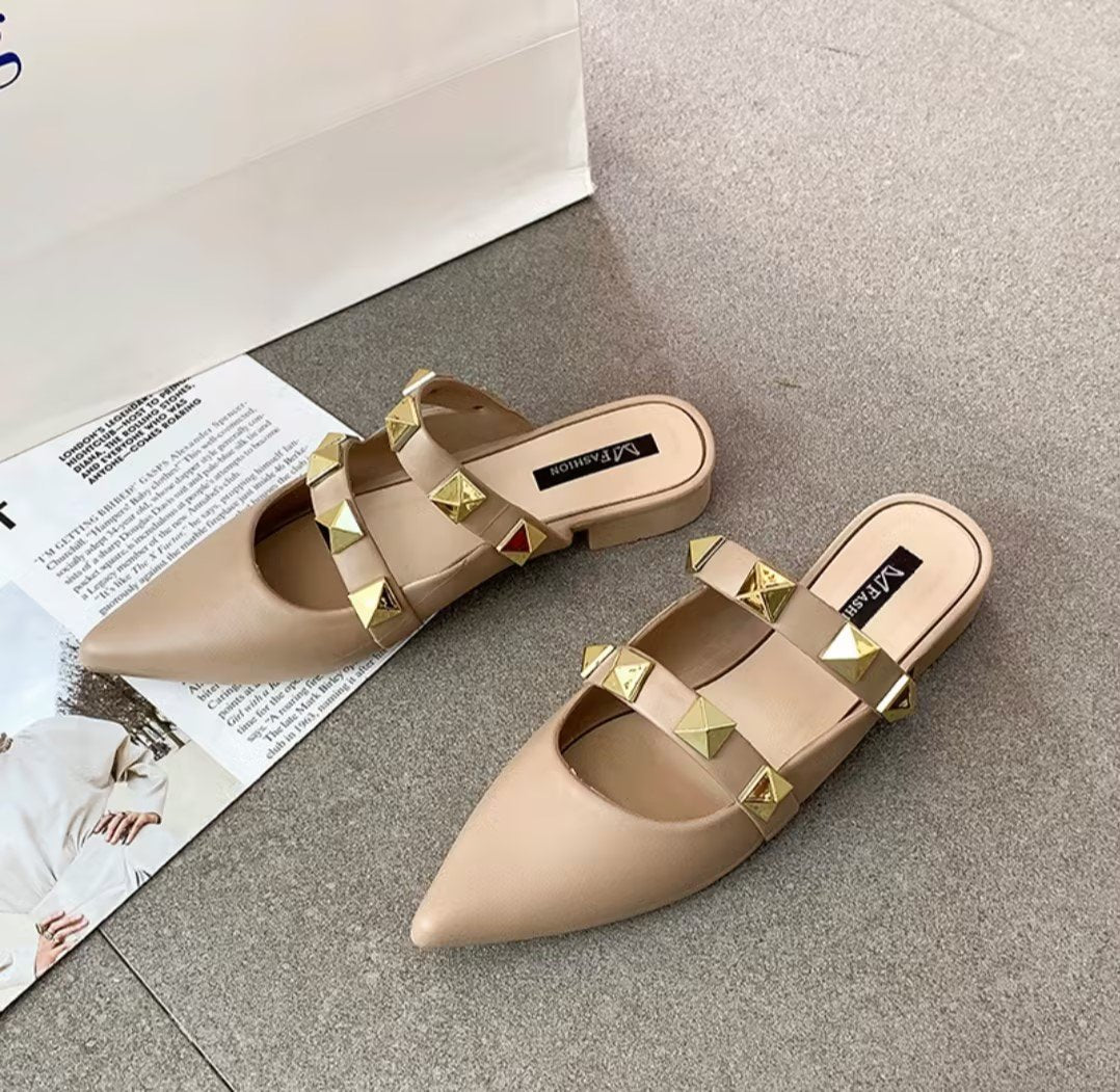 Women's Fashion Pointed Rivet Sandals